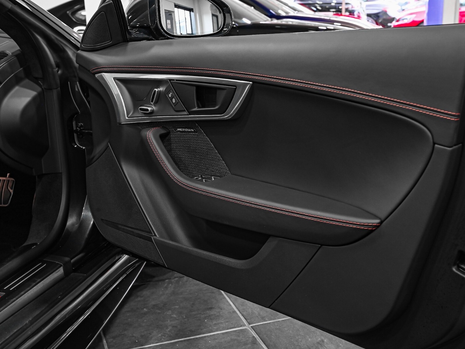 Used Jaguar F-Type 2019 for sale - 76870542: Photo 24