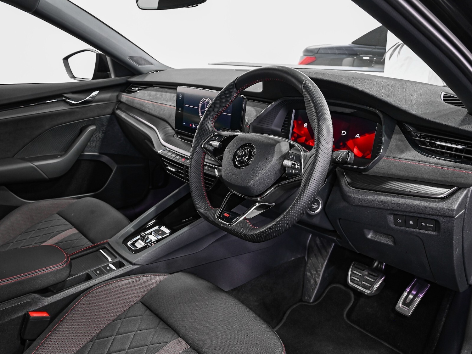 Used Skoda Octavia 2024 for sale - 76868592: Photo 2