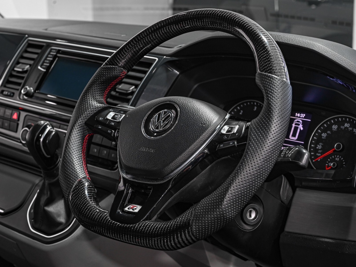 Used Volkswagen Transporter 2018 for sale - 77492604: Photo 8