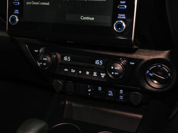 Used Toyota Hilux 2023 for sale - 75465923: Photo 23