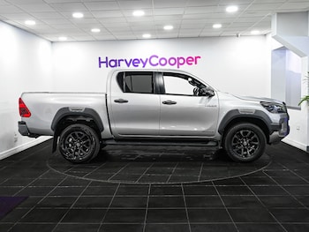 Used Toyota Hilux 2023 for sale - 75465923: Photo