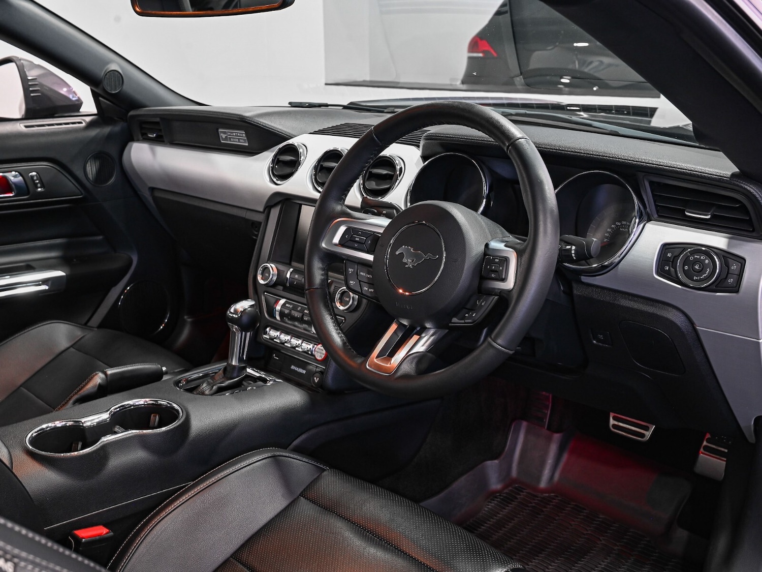 Used Ford Mustang 2016 for sale - 76874099: Photo 2