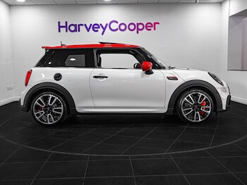 Used MINI Hatch 2024 for sale - 77063307: Photo