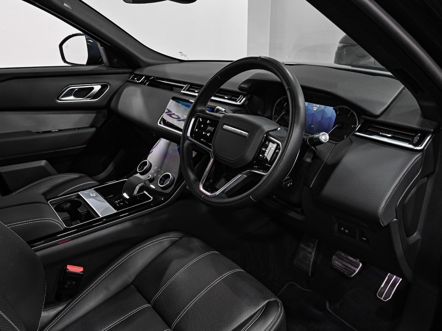 Used Land Rover Range Rover Velar 2022 for sale - 76872332: Photo 2