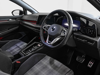 Used Volkswagen Golf 2023 for sale - 77942150: Photo