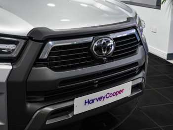 Used Toyota Hilux 2023 for sale - 74075387: Photo
