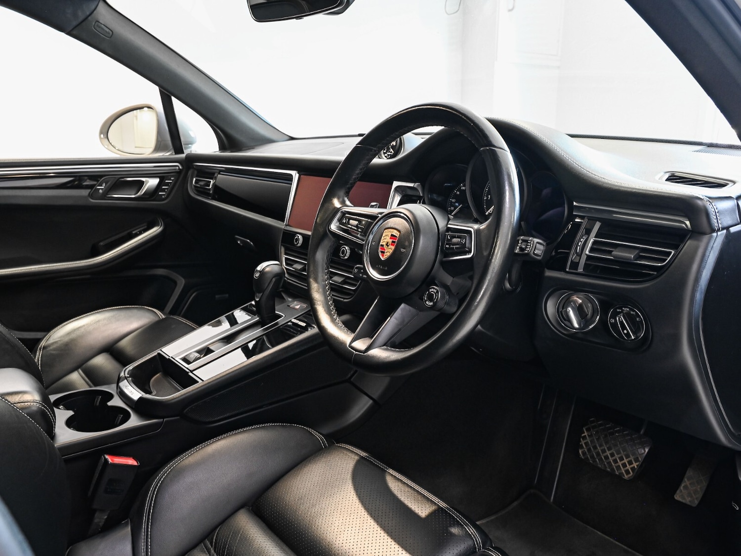 Used Porsche Macan 2021 for sale - 78055303: Photo 2