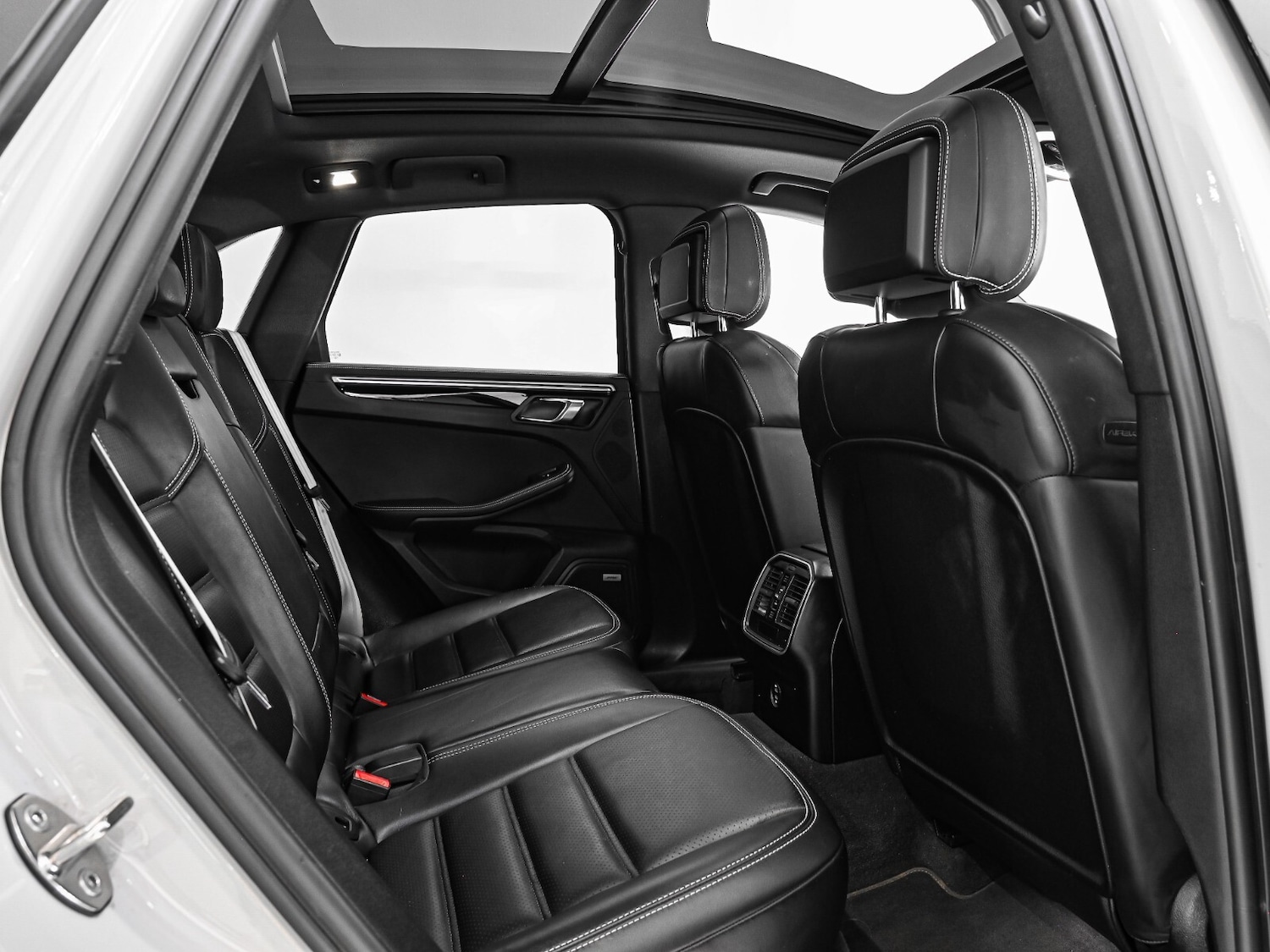 Used Porsche Macan 2021 for sale - 78055303: Photo 28