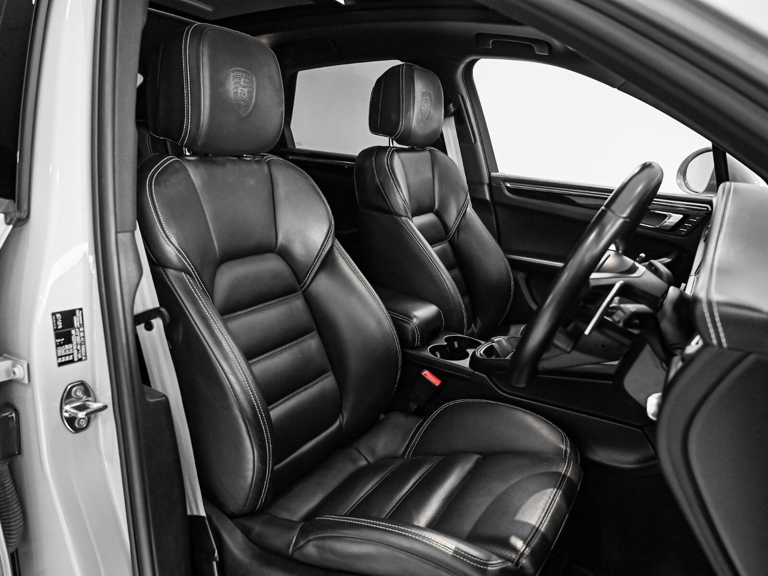 Used Porsche Macan 2021 for sale - 78055303: Photo 3