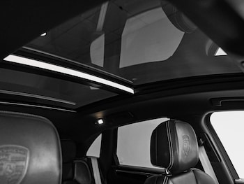 Used Porsche Macan 2021 for sale - 78055303: Photo