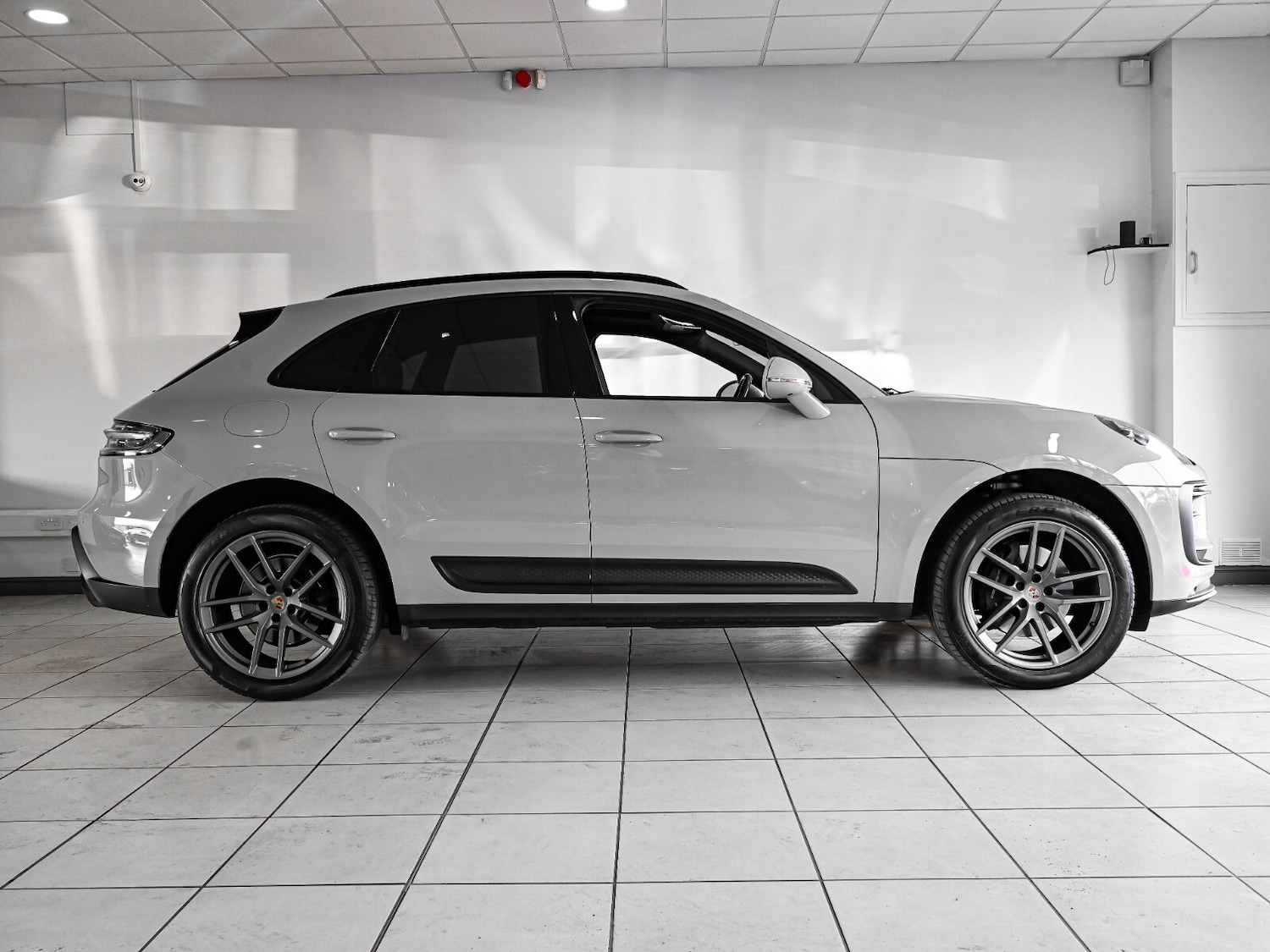 Used Porsche Macan 2021 for sale - 78055303: Photo 5