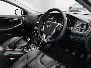 Used Volvo V40 2017 for sale - 79442101: Photo