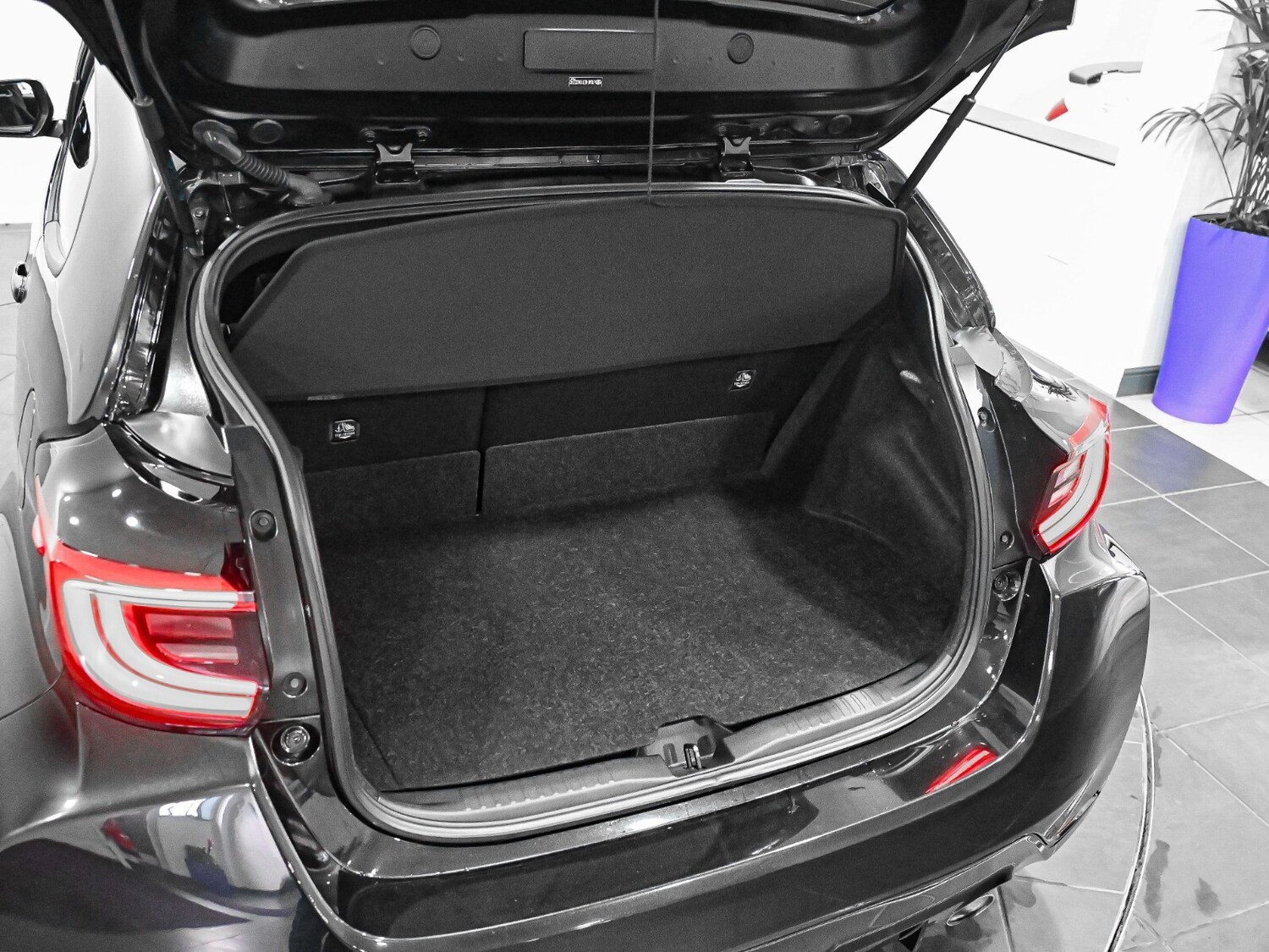 Used Toyota Yaris 2023 for sale - 78049779: Photo 28