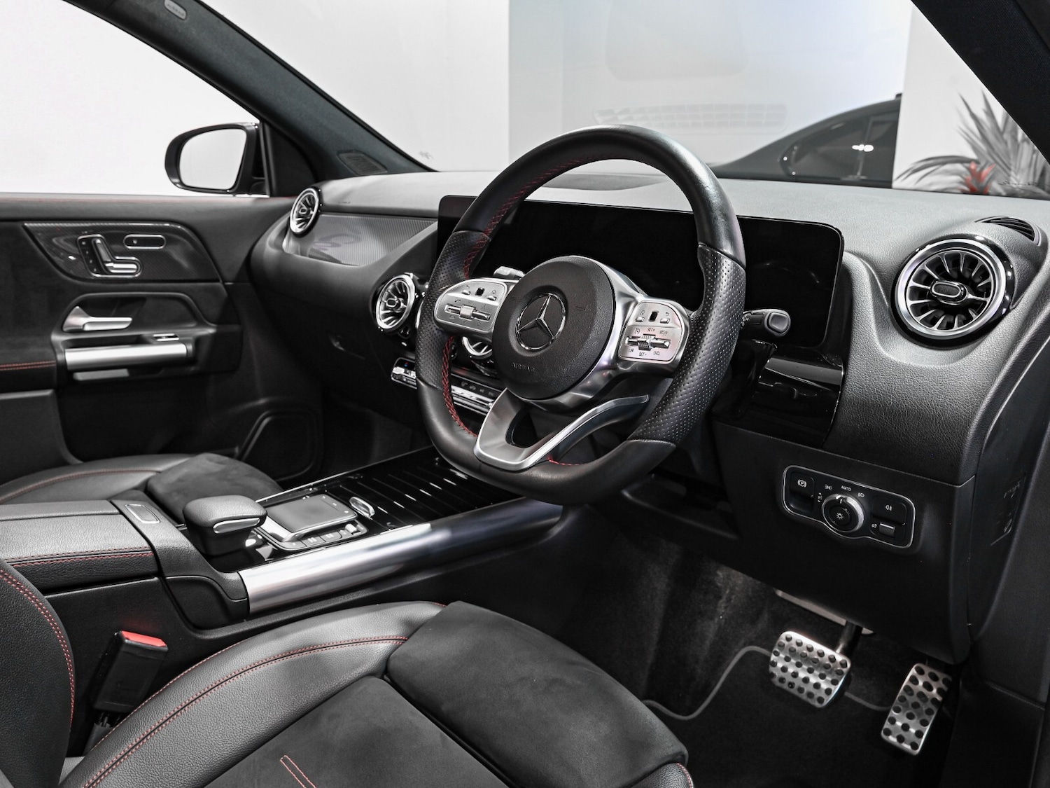 Used Mercedes-Benz GLA 2023 for sale - 76874250: Photo 2