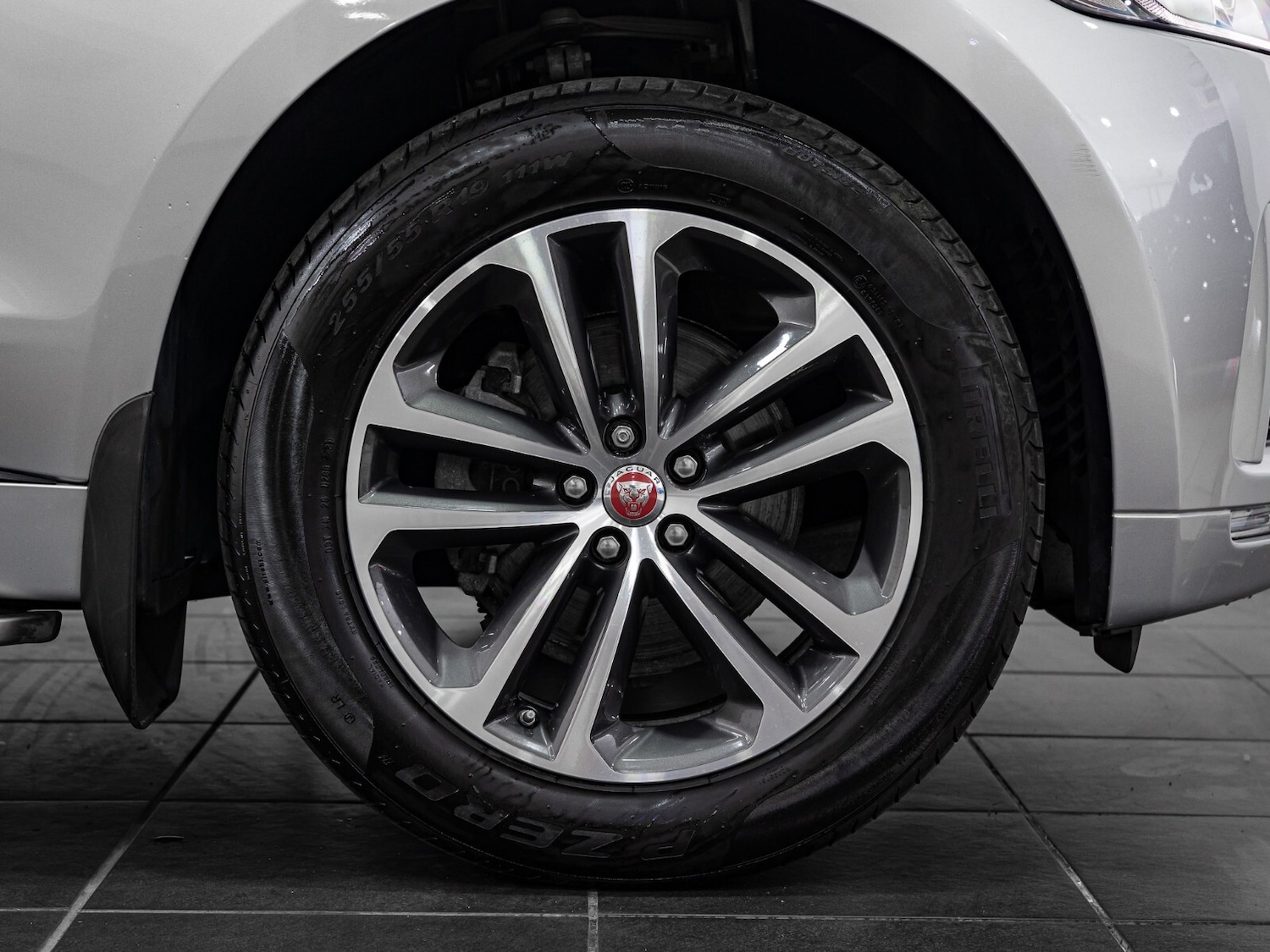 Used Jaguar F-Pace 2019 for sale - 77353701: Photo 4