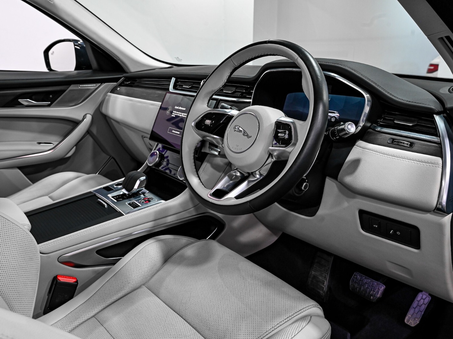 Used Jaguar F-Pace 2021 for sale - 77137730: Photo 2