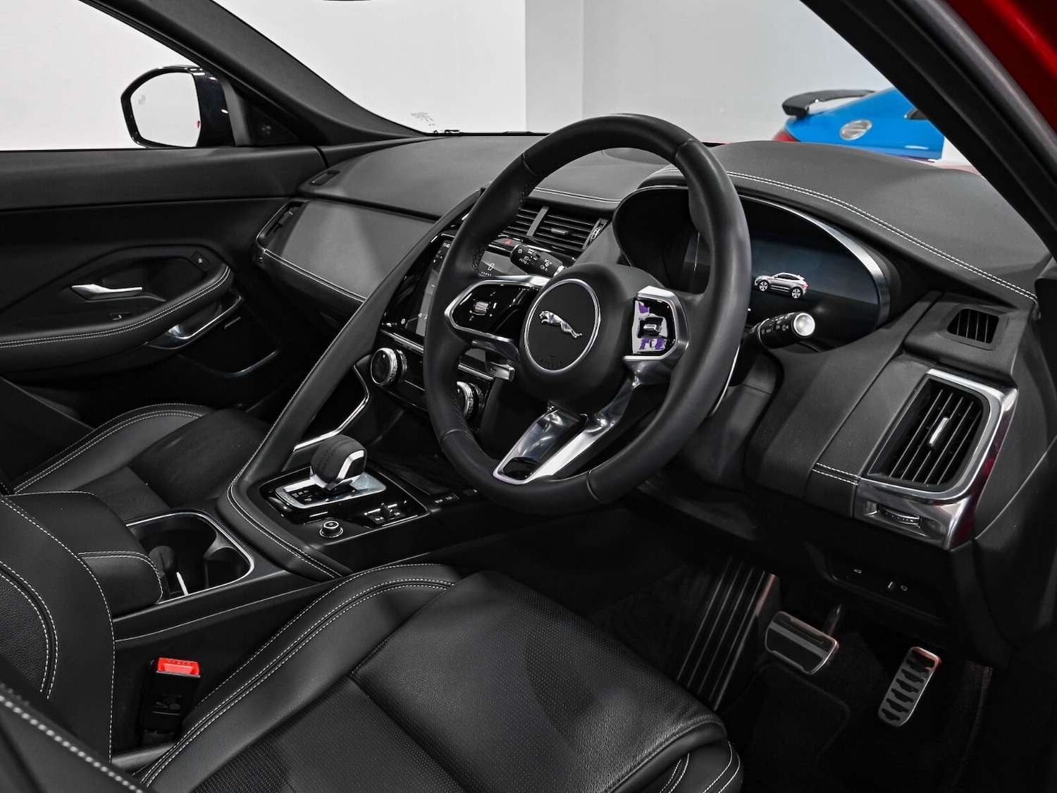 Used Jaguar E-Pace 2023 for sale - 77366962: Photo 2