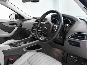 Used Jaguar F-Pace 2019 for sale - 78423932: Photo