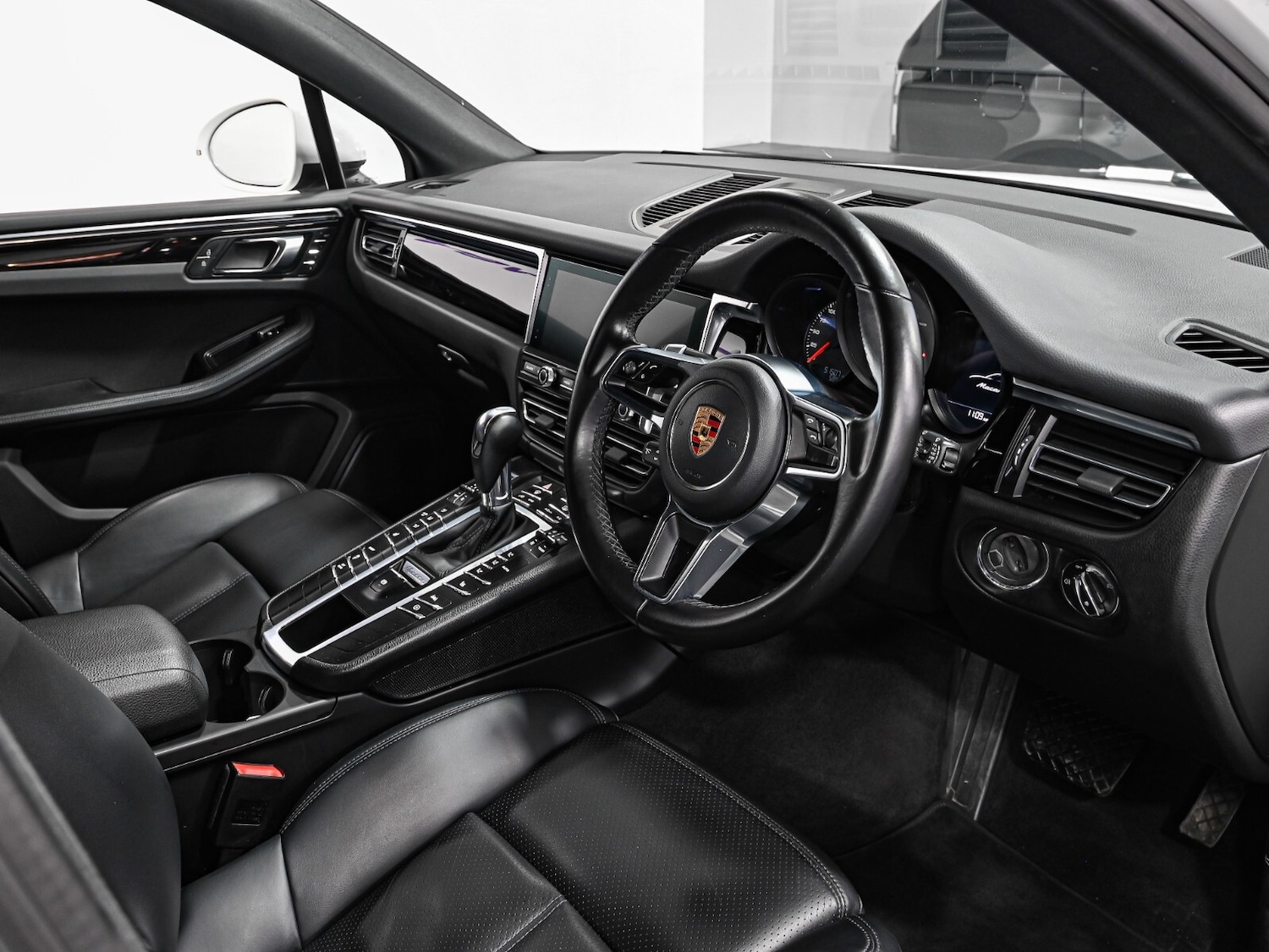 Used Porsche Macan 2019 for sale - 76869346: Photo 2