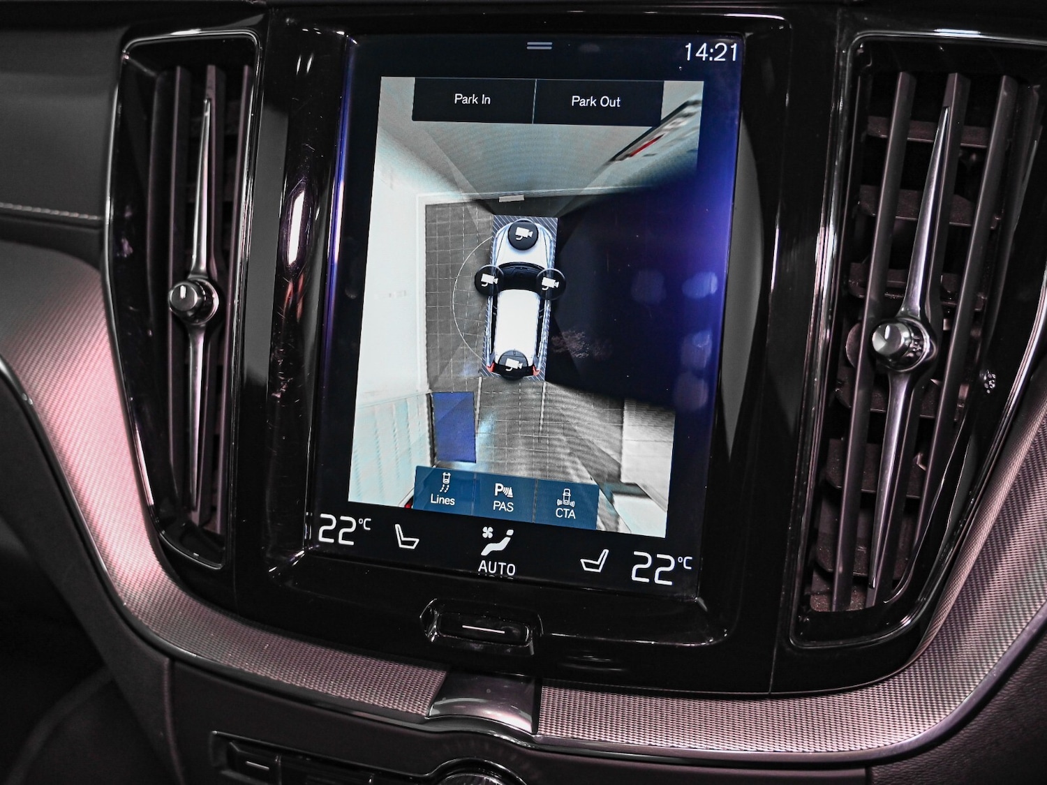 Used Volvo XC60 2018 for sale - 76872225: Photo 12