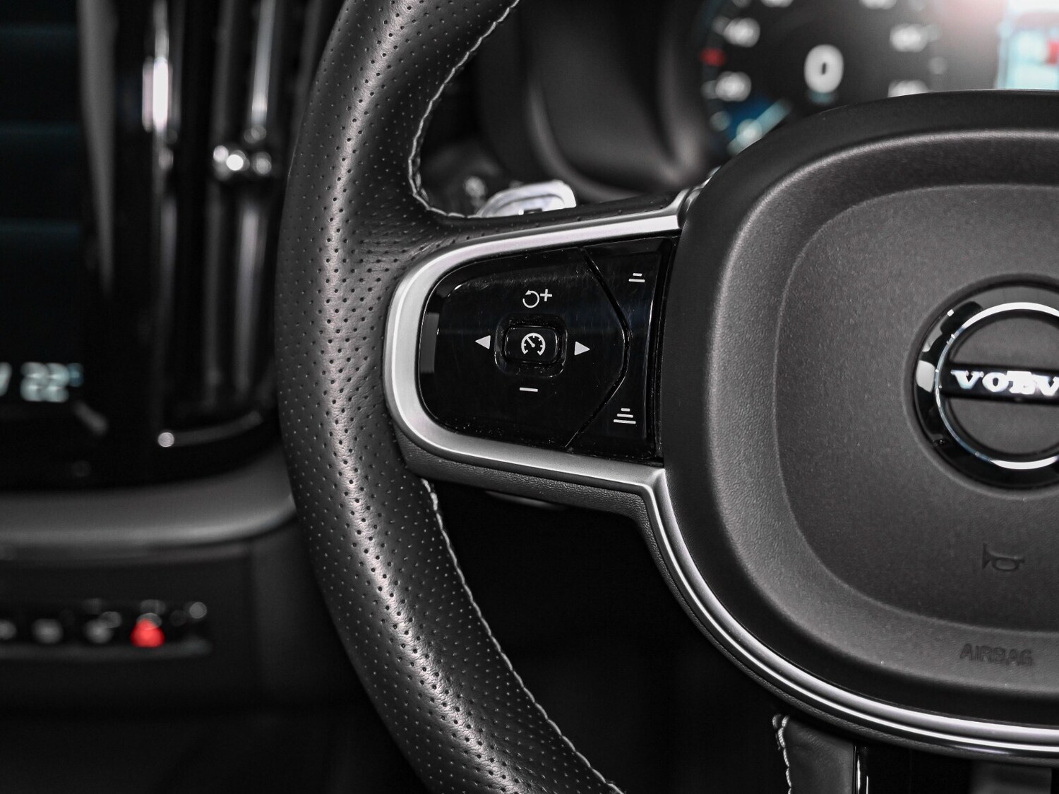 Used Volvo XC60 2018 for sale - 76872225: Photo 9