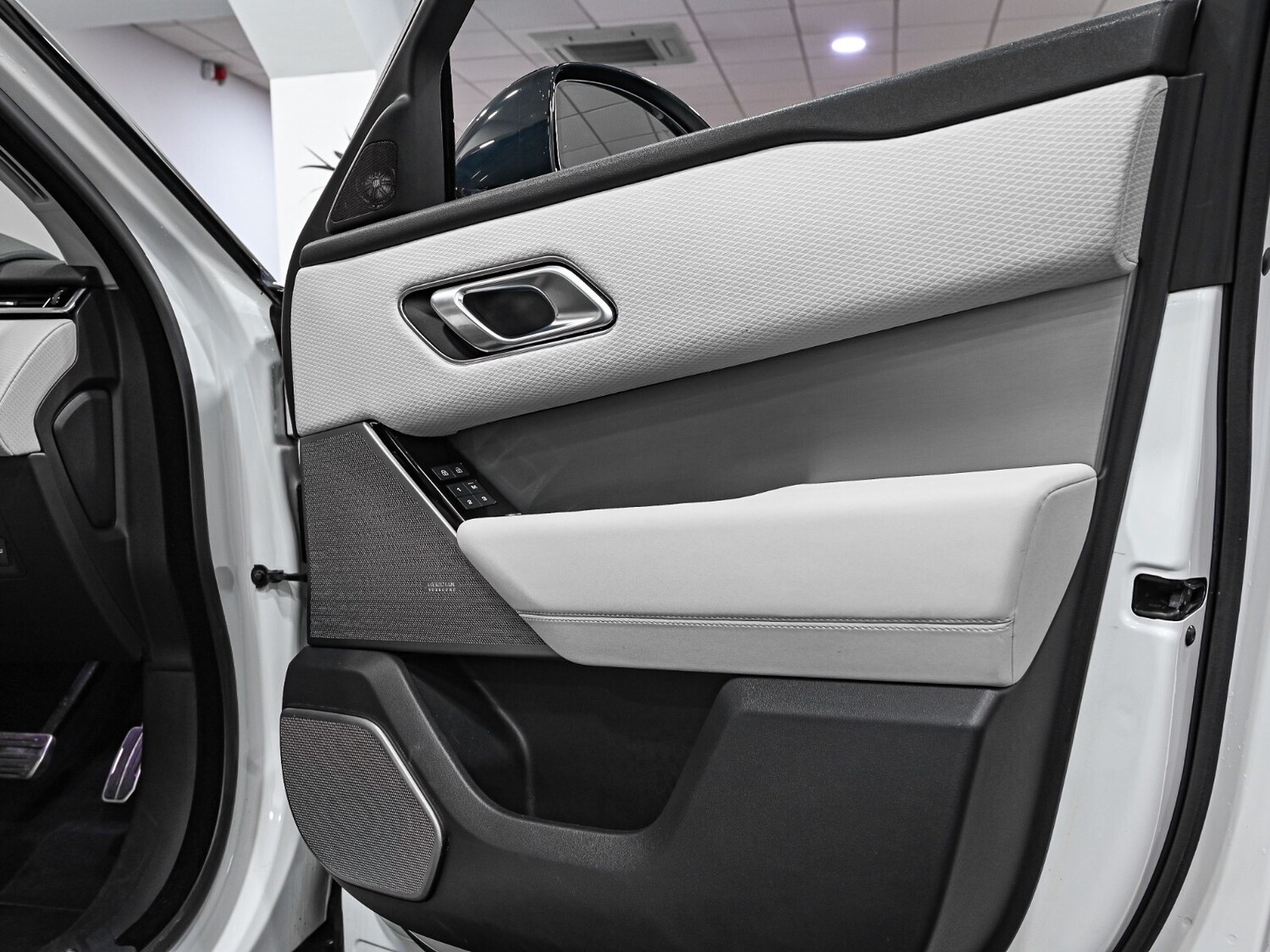 Used Land Rover Range Rover Velar 2022 for sale - 77353761: Photo 22