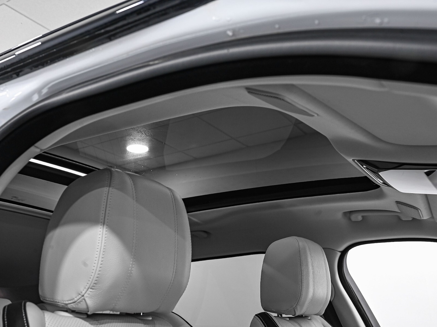 Used Land Rover Range Rover Velar 2022 for sale - 77353761: Photo 4