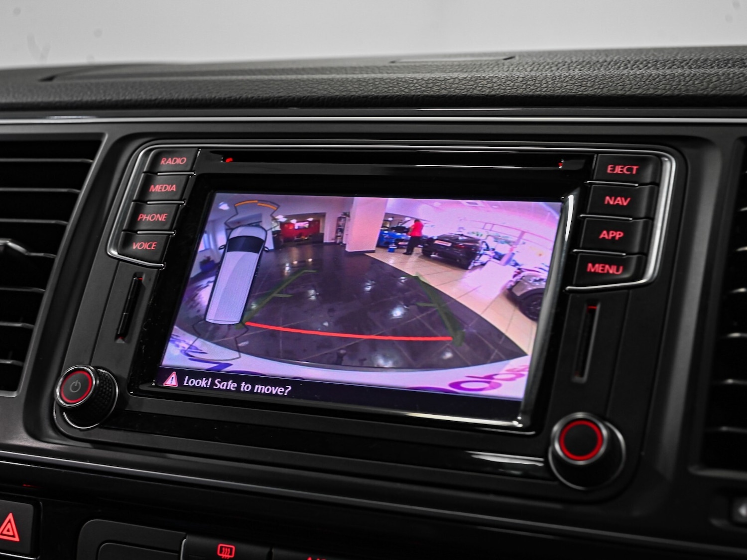 Used Volkswagen Transporter 2018 for sale - 76332189: Photo 12