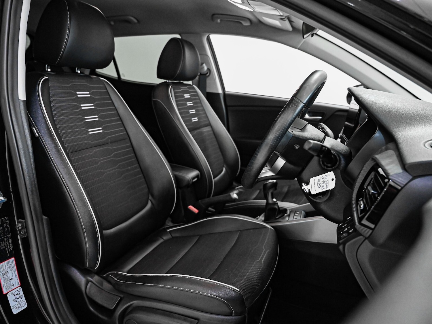 Used Kia Stonic 2022 for sale - 78179807: Photo 3