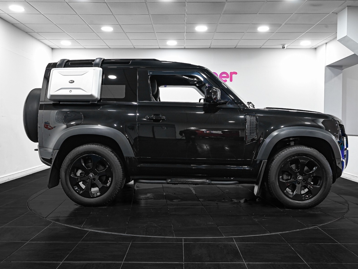 Used Land Rover Defender 2022 for sale - 77232251: Photo 5