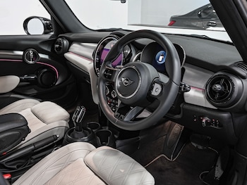 Used MINI Hatch 2023 for sale - 76870684: Photo