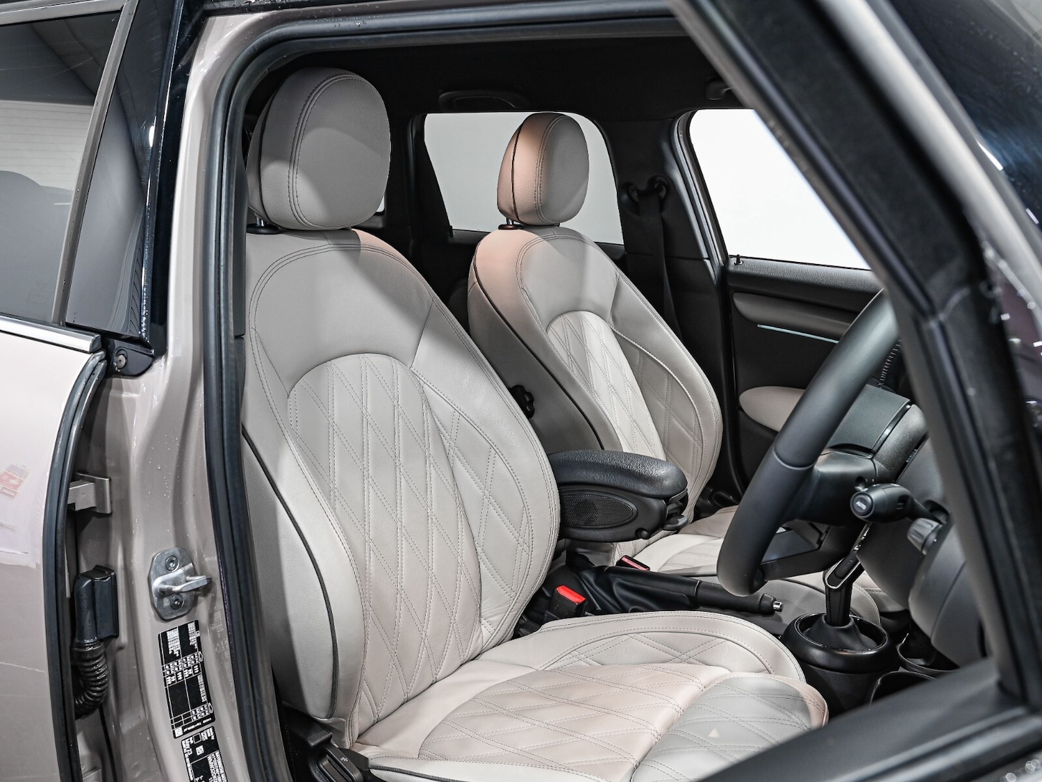 Used MINI Hatch 2023 for sale - 76870684: Photo 3