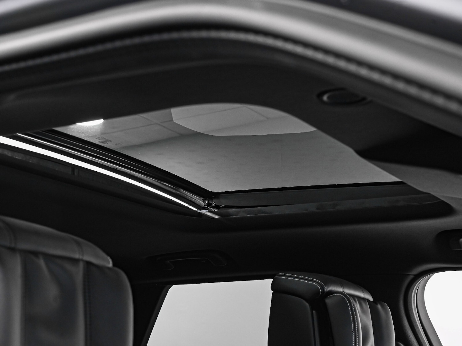 Used Land Rover Discovery 2023 for sale - 77600441: Photo 3