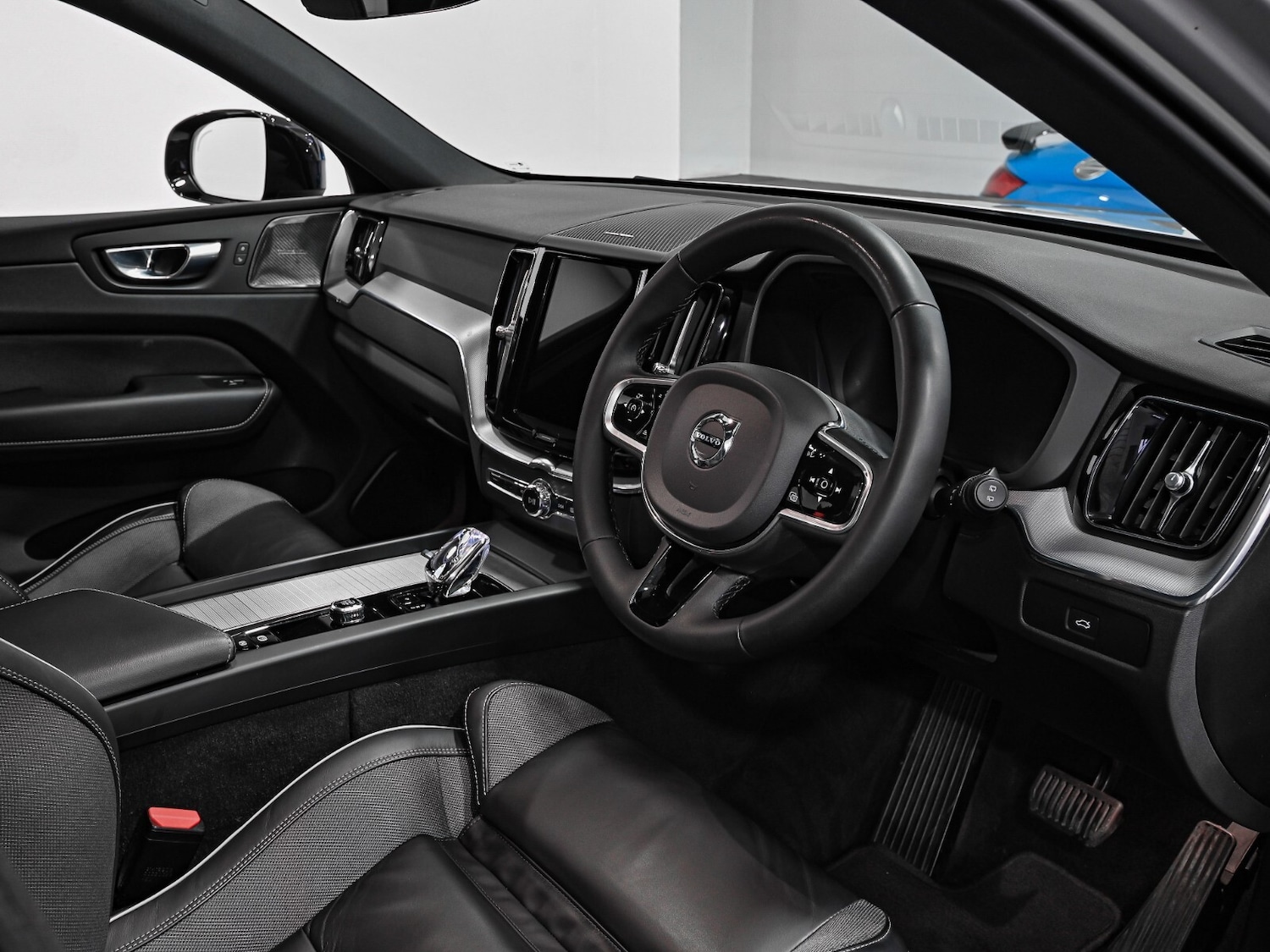 Used Volvo XC60 2022 for sale - 77316015: Photo 2