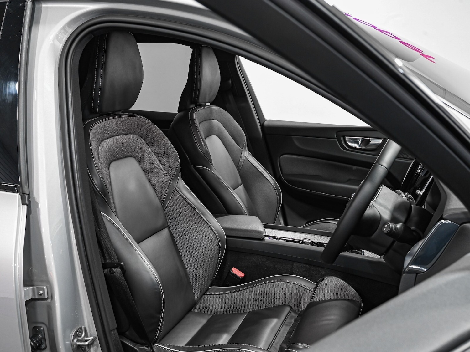 Used Volvo XC60 2022 for sale - 77316015: Photo 3