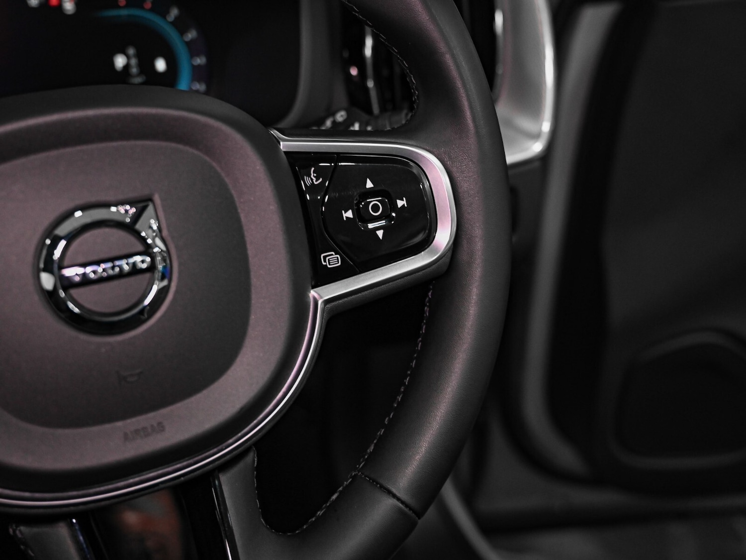 Used Volvo XC60 2022 for sale - 77316015: Photo 9