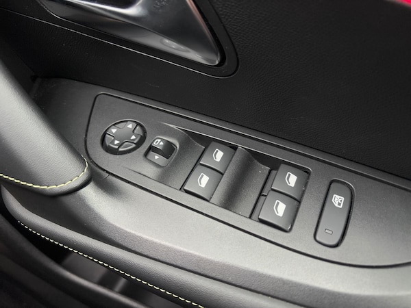 Used Peugeot 2008 2022 for sale - 74927029: Photo 21