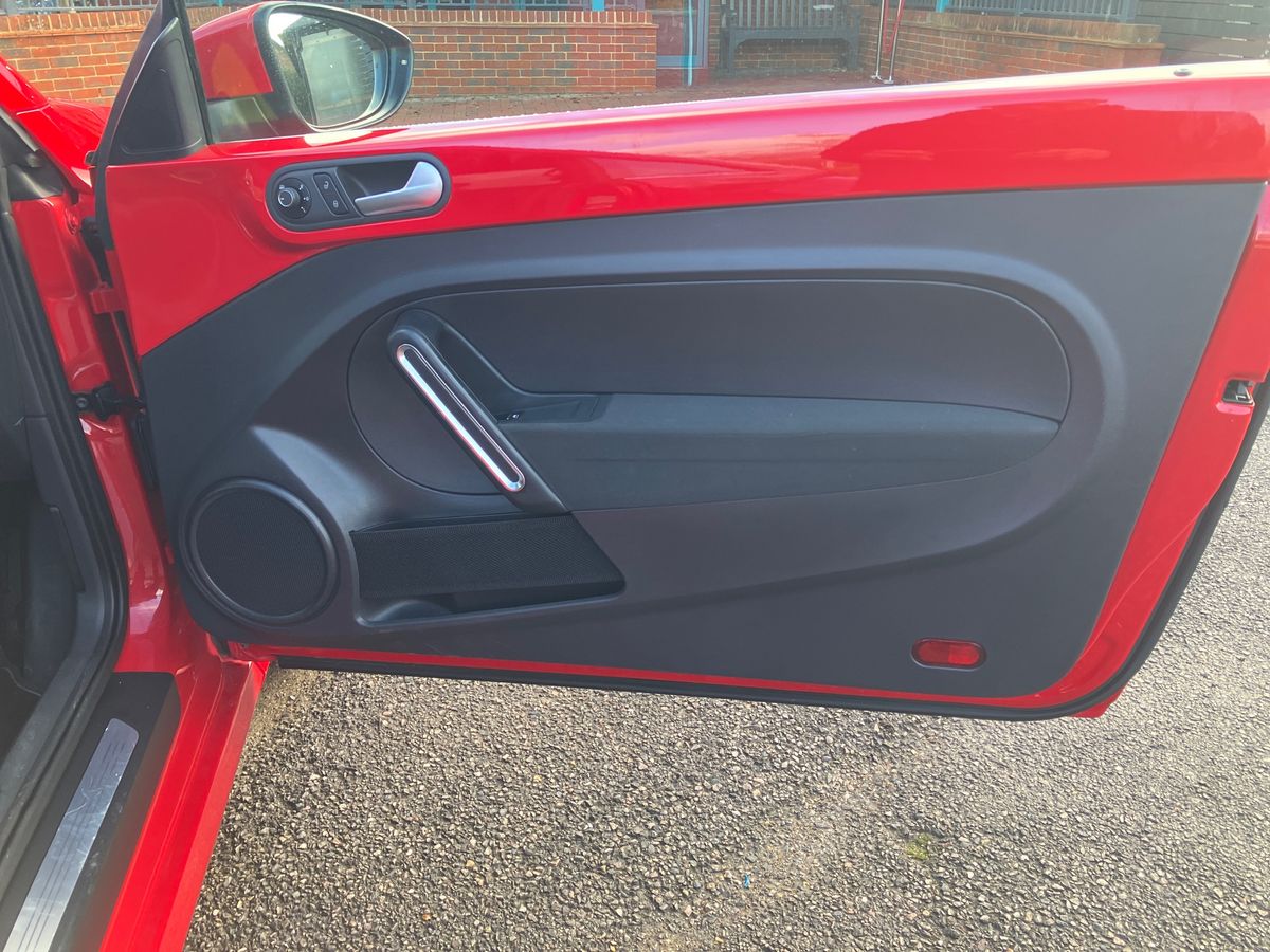 Used Volkswagen Beetle 2016 for sale - 76957950: Photo 28