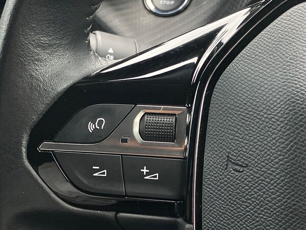 Used Peugeot 2008 2022 for sale - 76264044: Photo 17