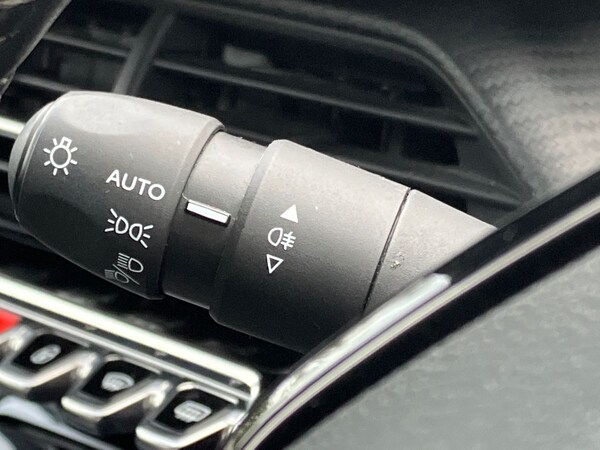 Used Peugeot 2008 2022 for sale - 76264044: Photo 37