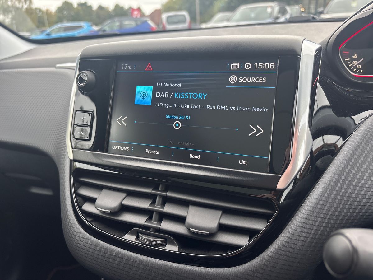 Used Peugeot 2008 2017 for sale - 75904081: Photo 11