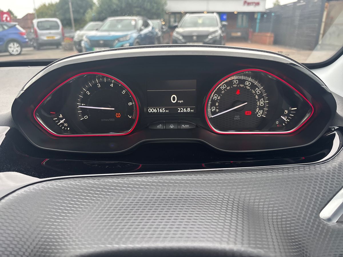 Used Peugeot 2008 2017 for sale - 75904081: Photo 16