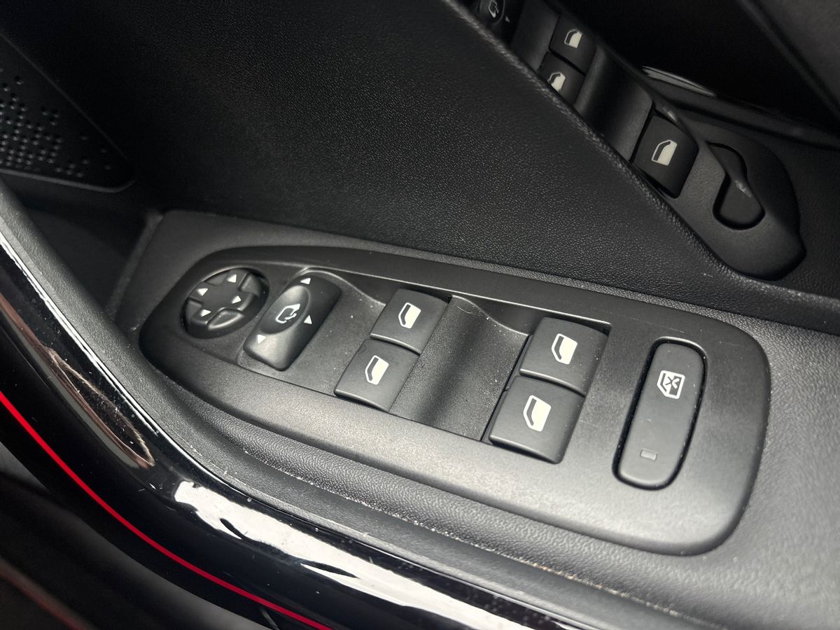 Used Peugeot 2008 2017 for sale - 75904081: Photo 21