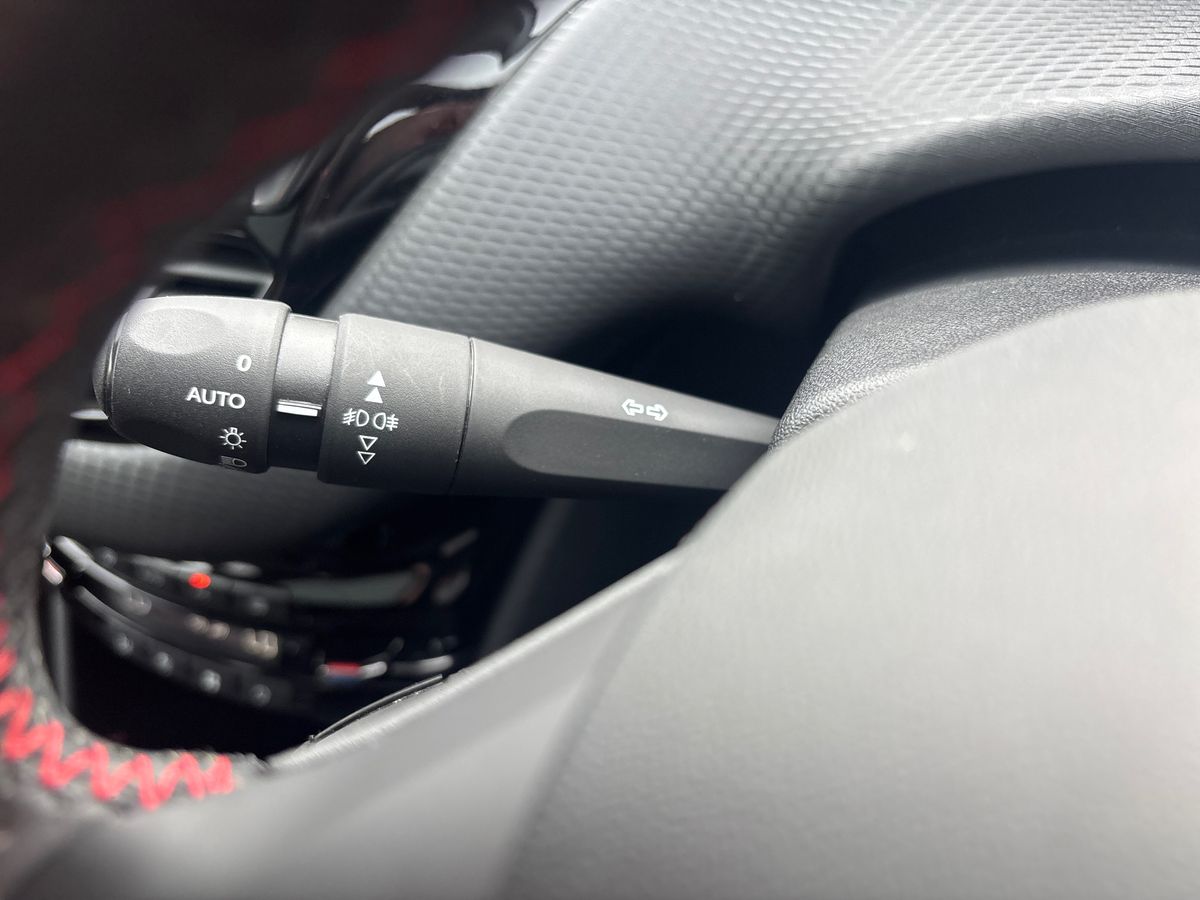 Used Peugeot 2008 2017 for sale - 75904081: Photo 31