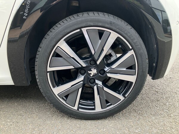 Used Peugeot 208 2022 for sale - 75970643: Photo 8