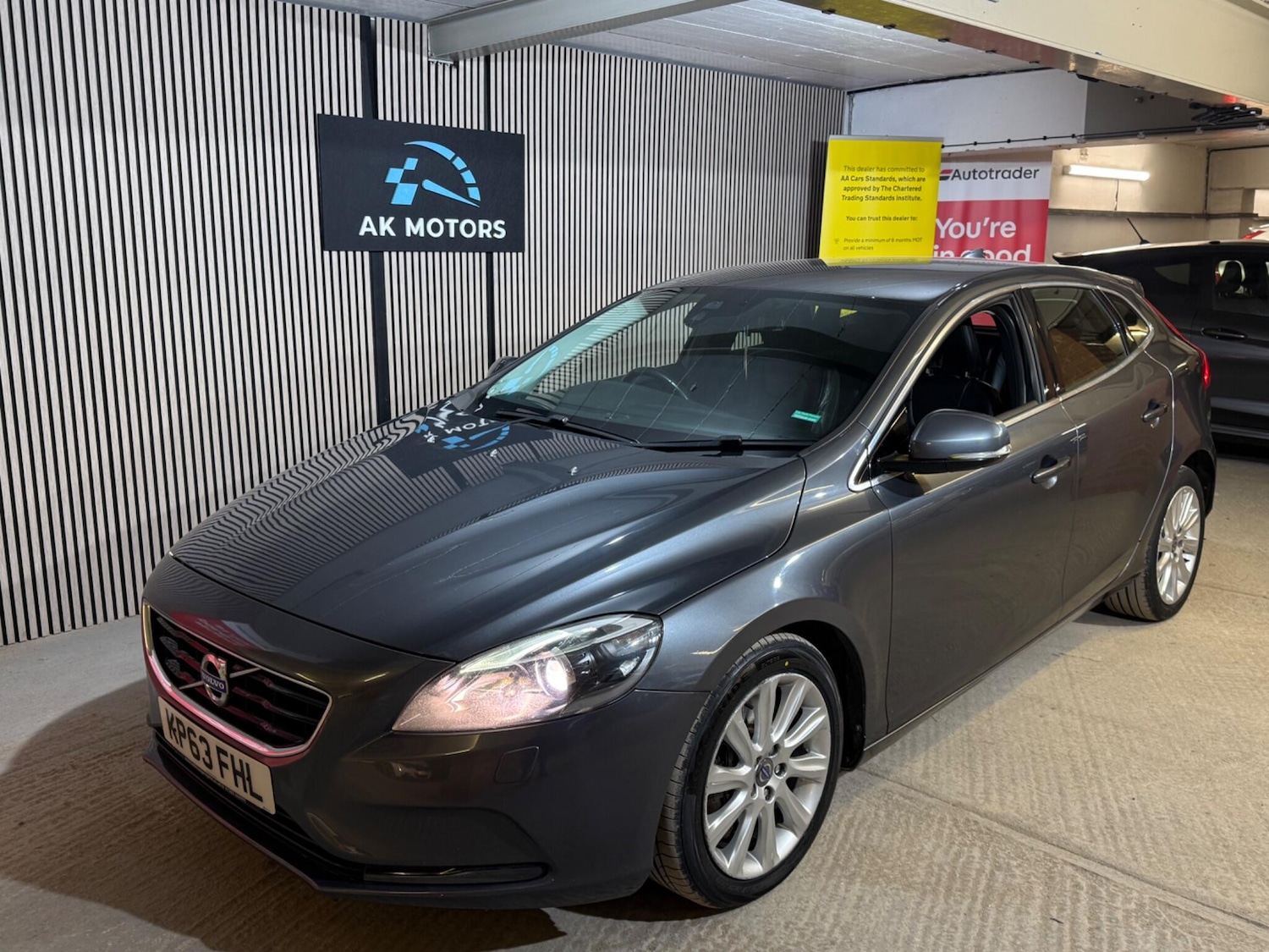 Used Volvo V40 2013 for sale - 77550170: Photo 2