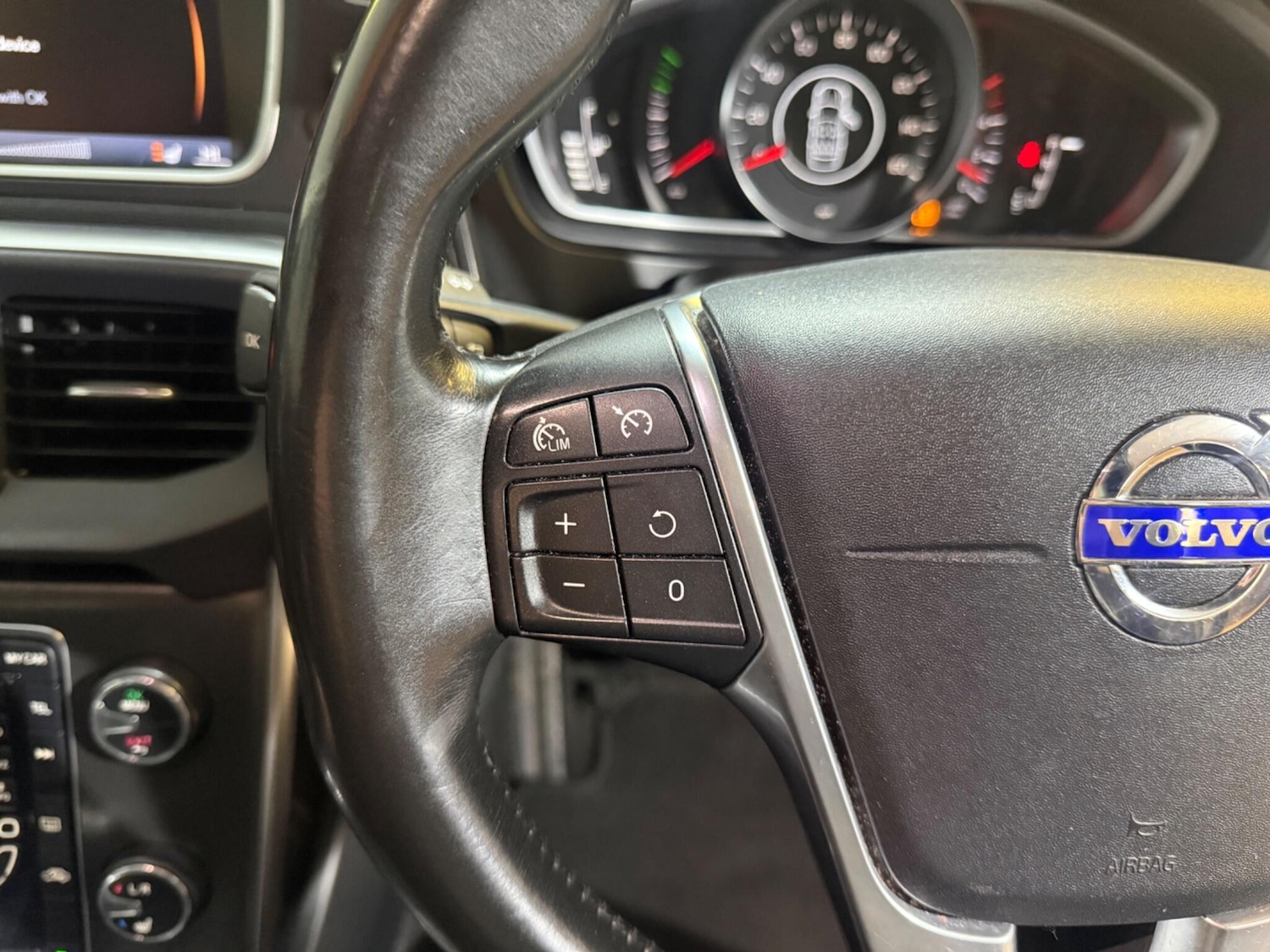 Used Volvo V40 2013 for sale - 77550170: Photo 27