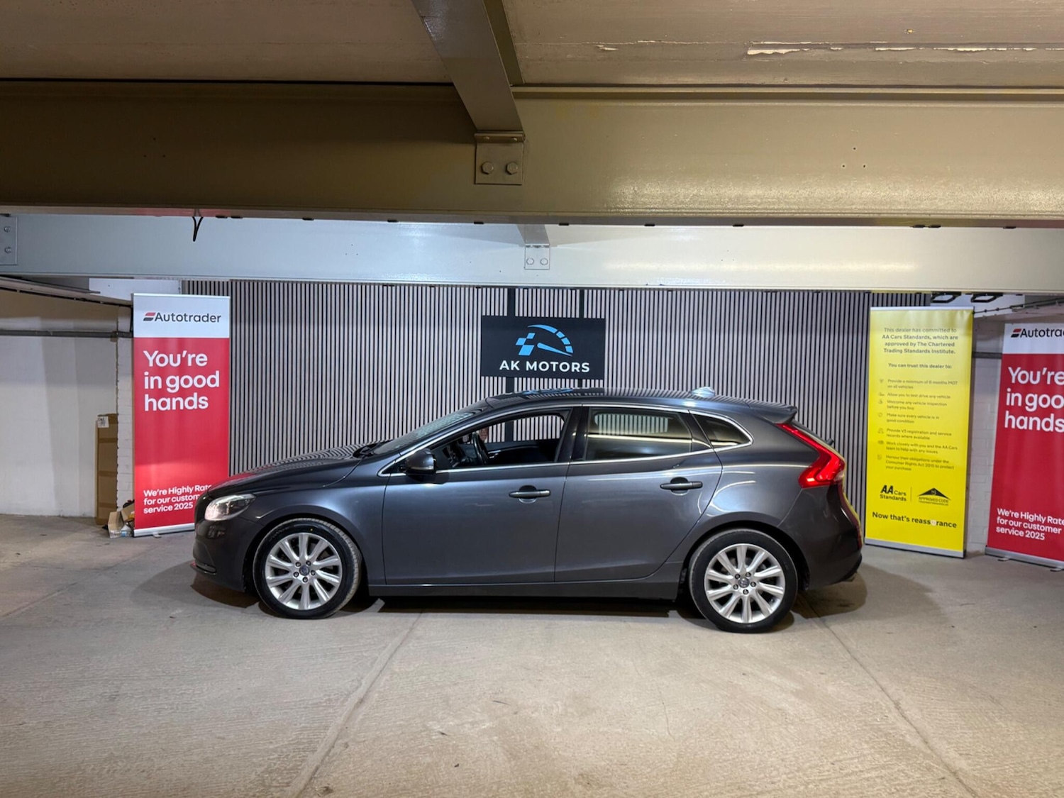 Used Volvo V40 2013 for sale - 77550170: Photo 4