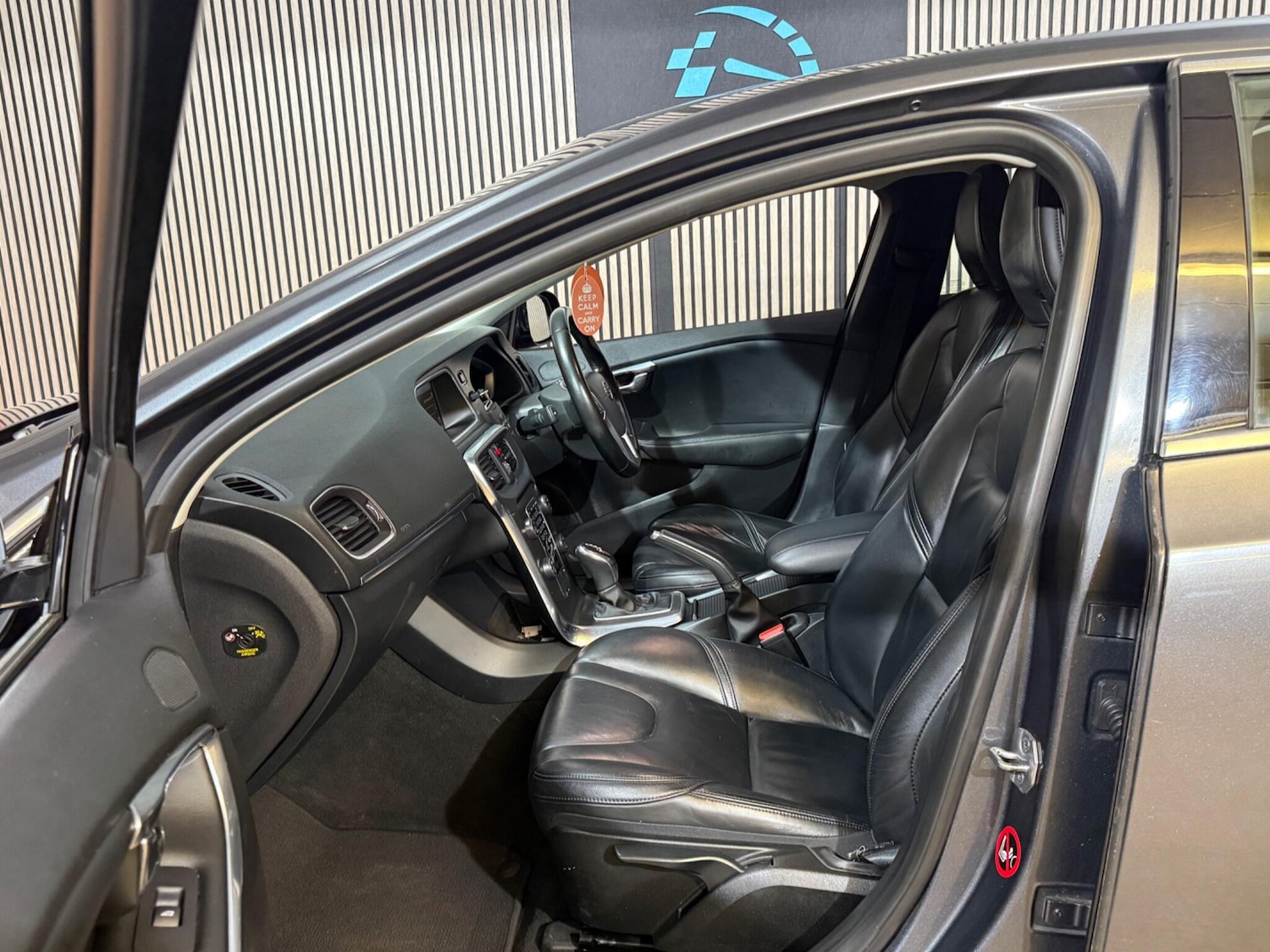 Used Volvo V40 2013 for sale - 77550170: Photo 42