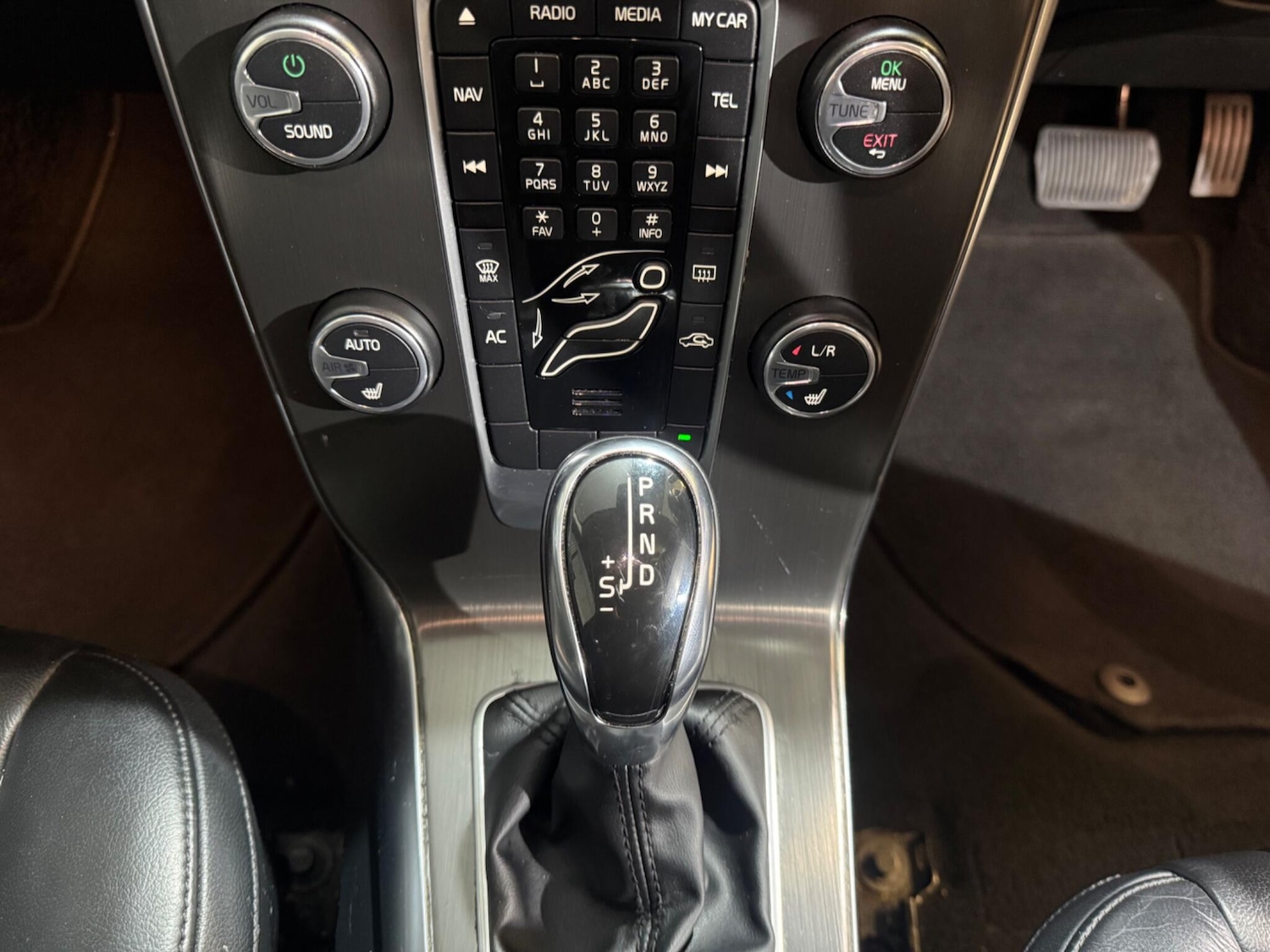 Used Volvo V40 2013 for sale - 77550170: Photo 43